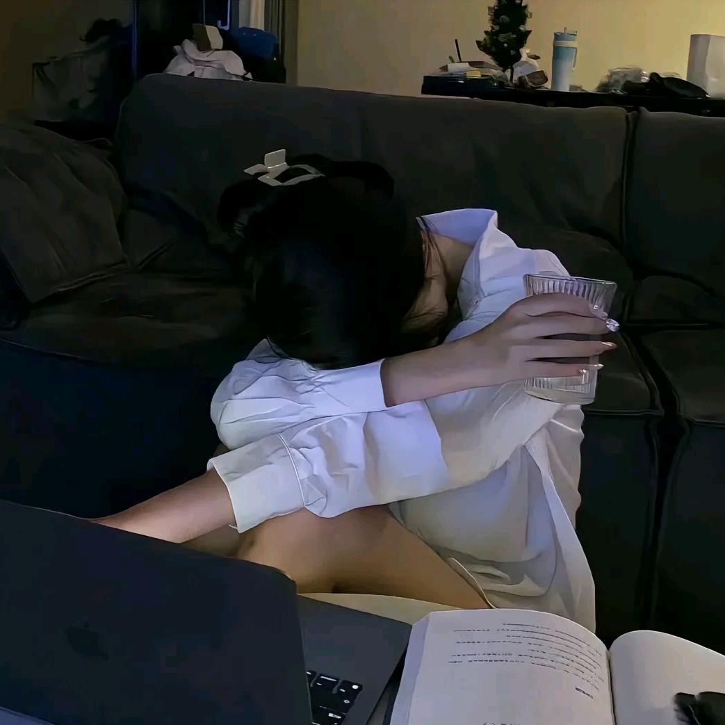 款款.