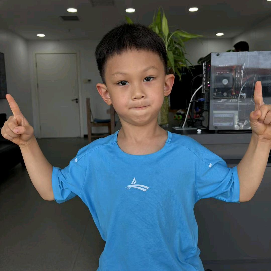 跳桌小孩哥郑佳禾