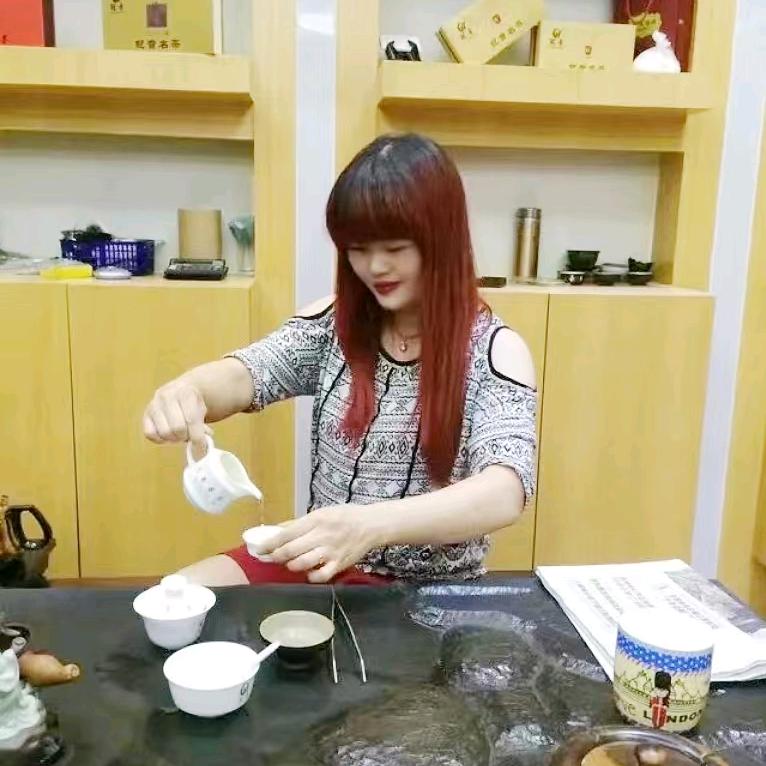 一只茶菇菇