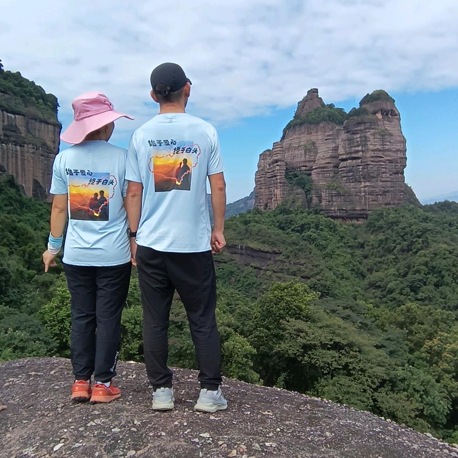 老蒙与香姐的户外日记