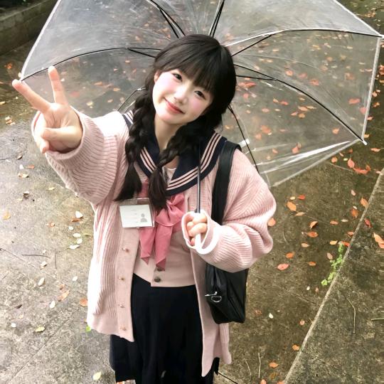 厸