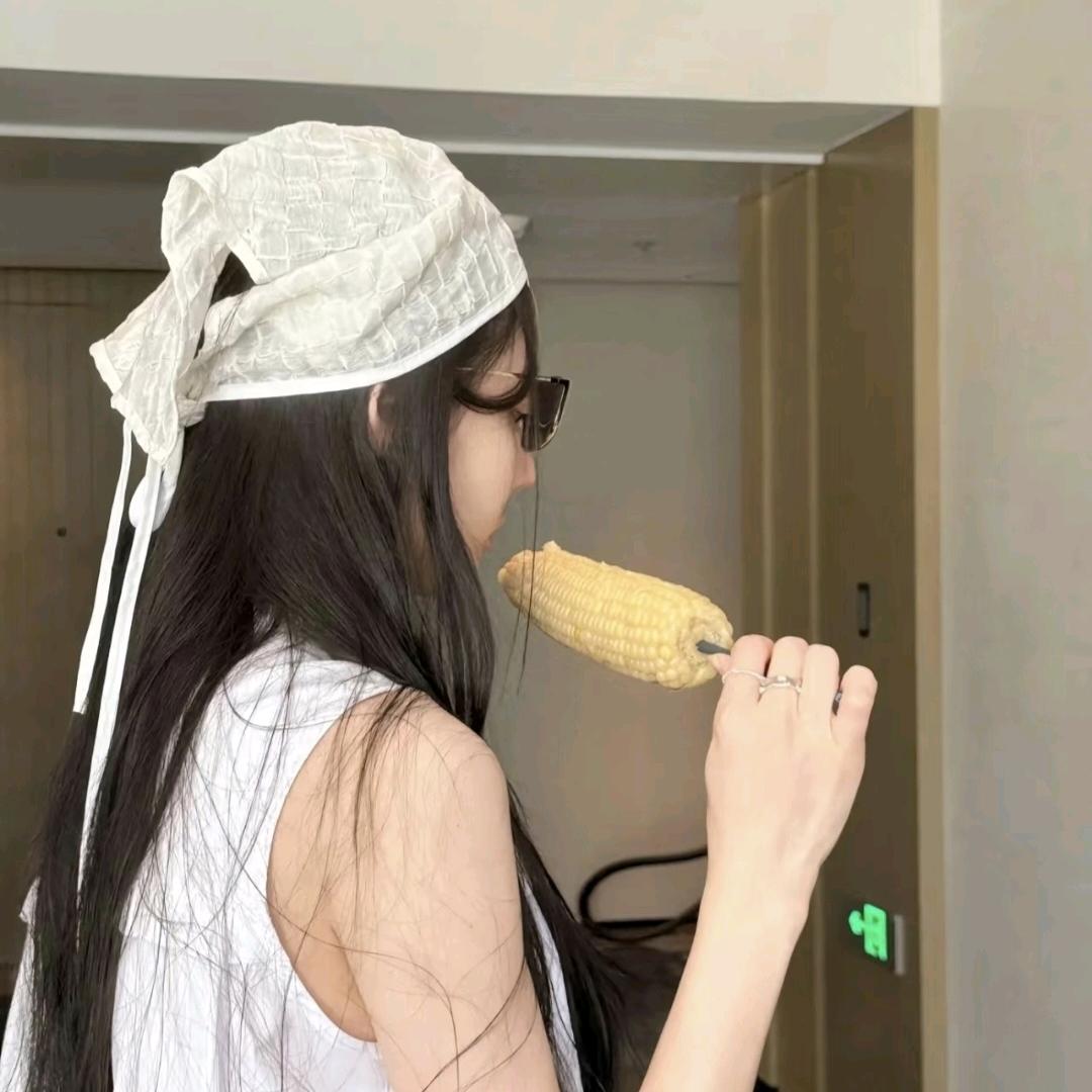 ⩌₋⩌