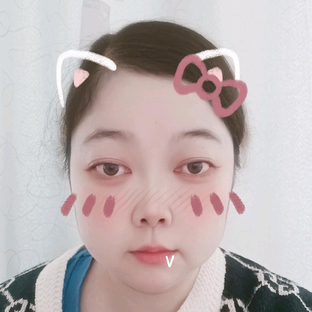 抗狼莹莹