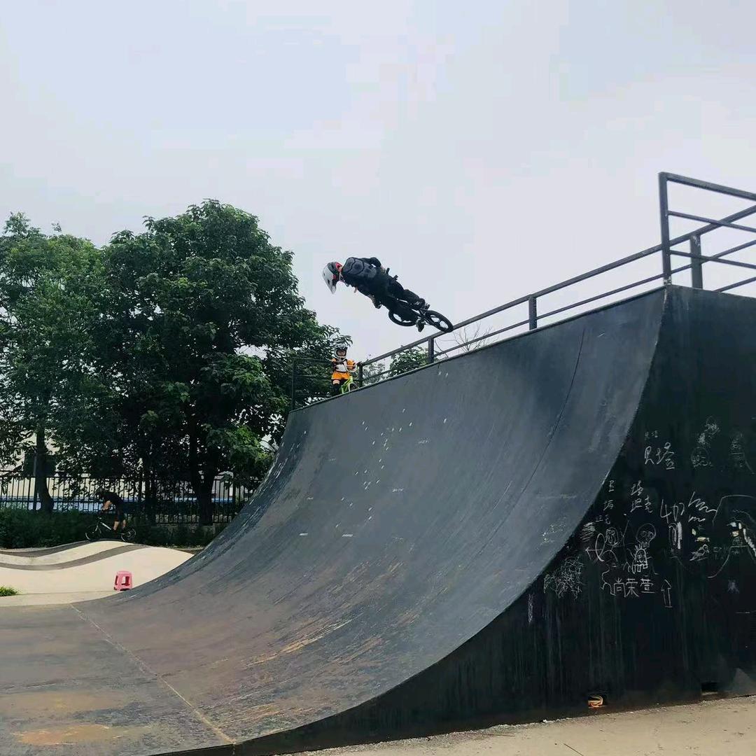 爱骑车的乔治😇