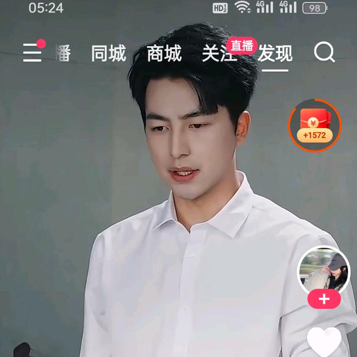 大鹏展翅翱翔万里