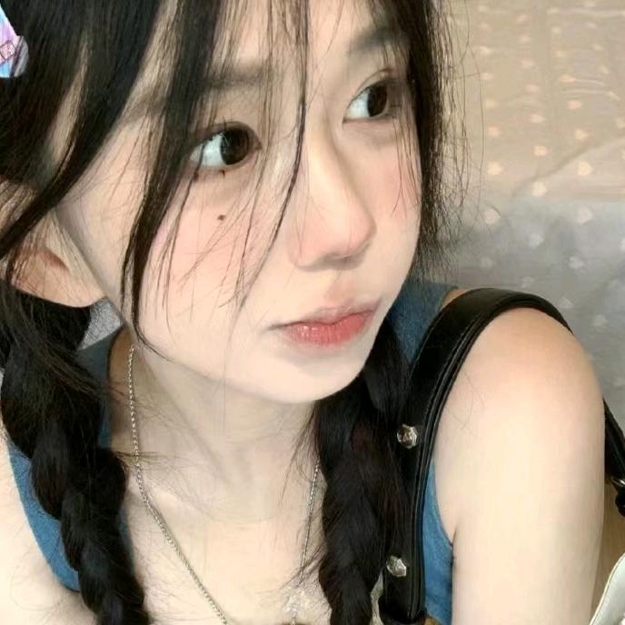 _发呆的小绵羊