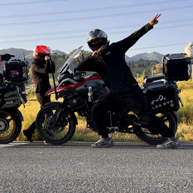 仡佬佬圪蹴个雀儿