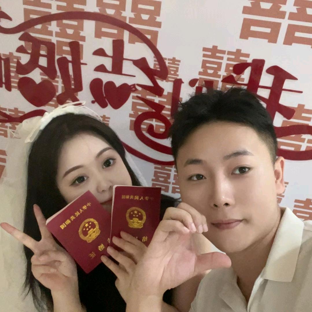 董憨憨.