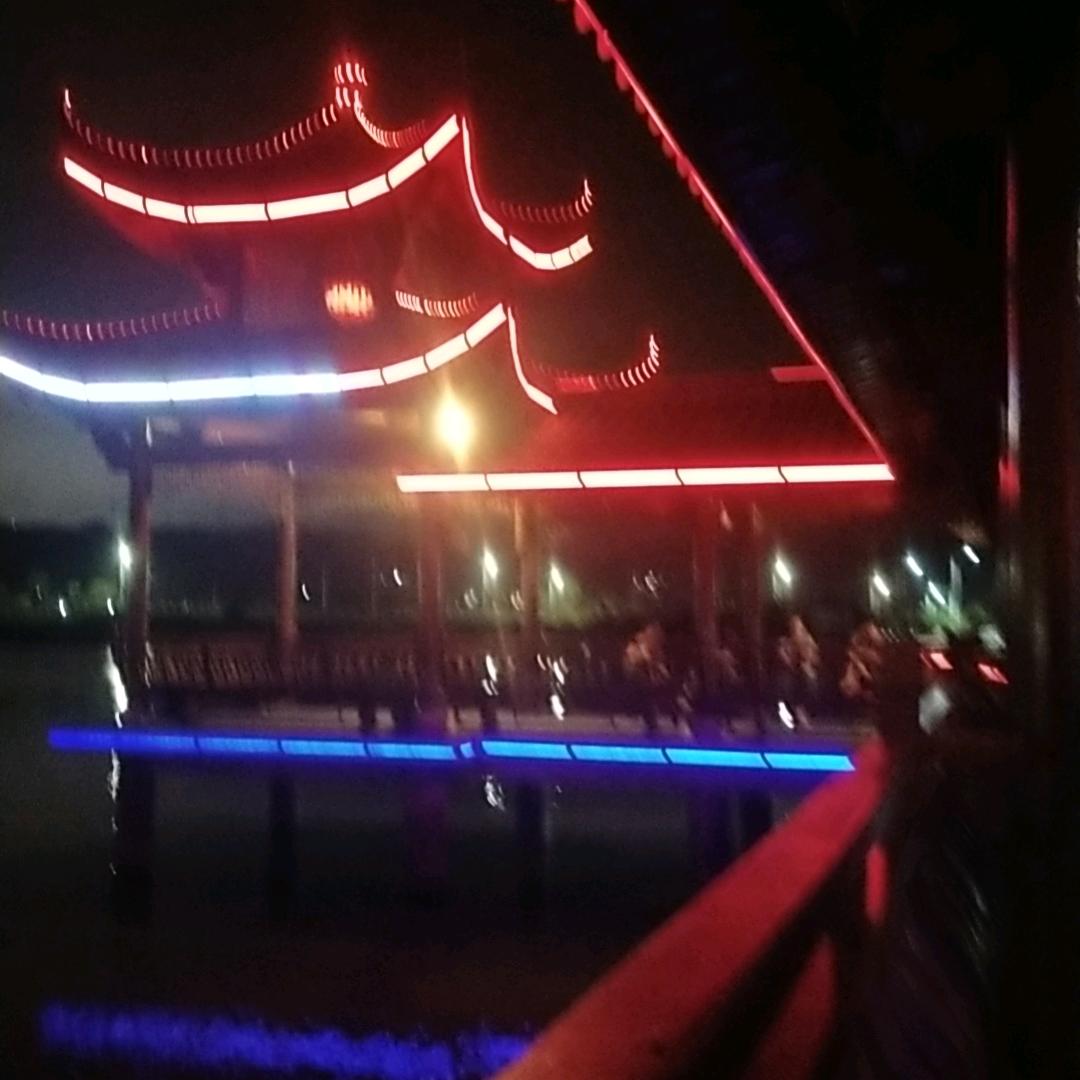 万有美