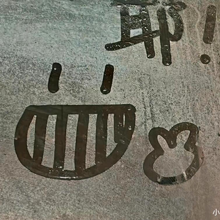 超绝辣妹母蟑螂狂踹瞎子那只好眼