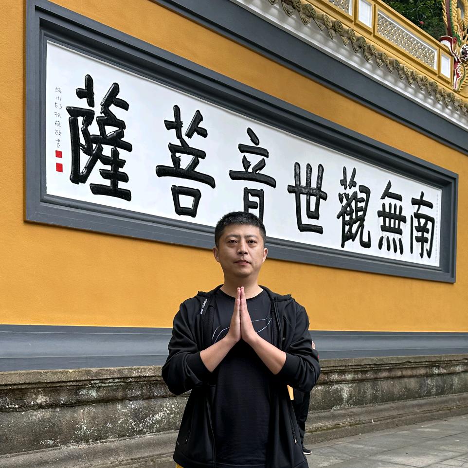 李拜天。