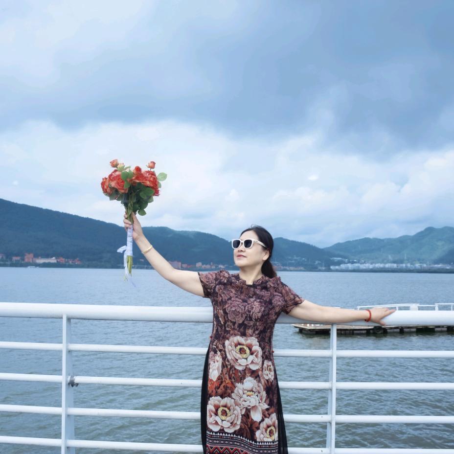 小丽。
