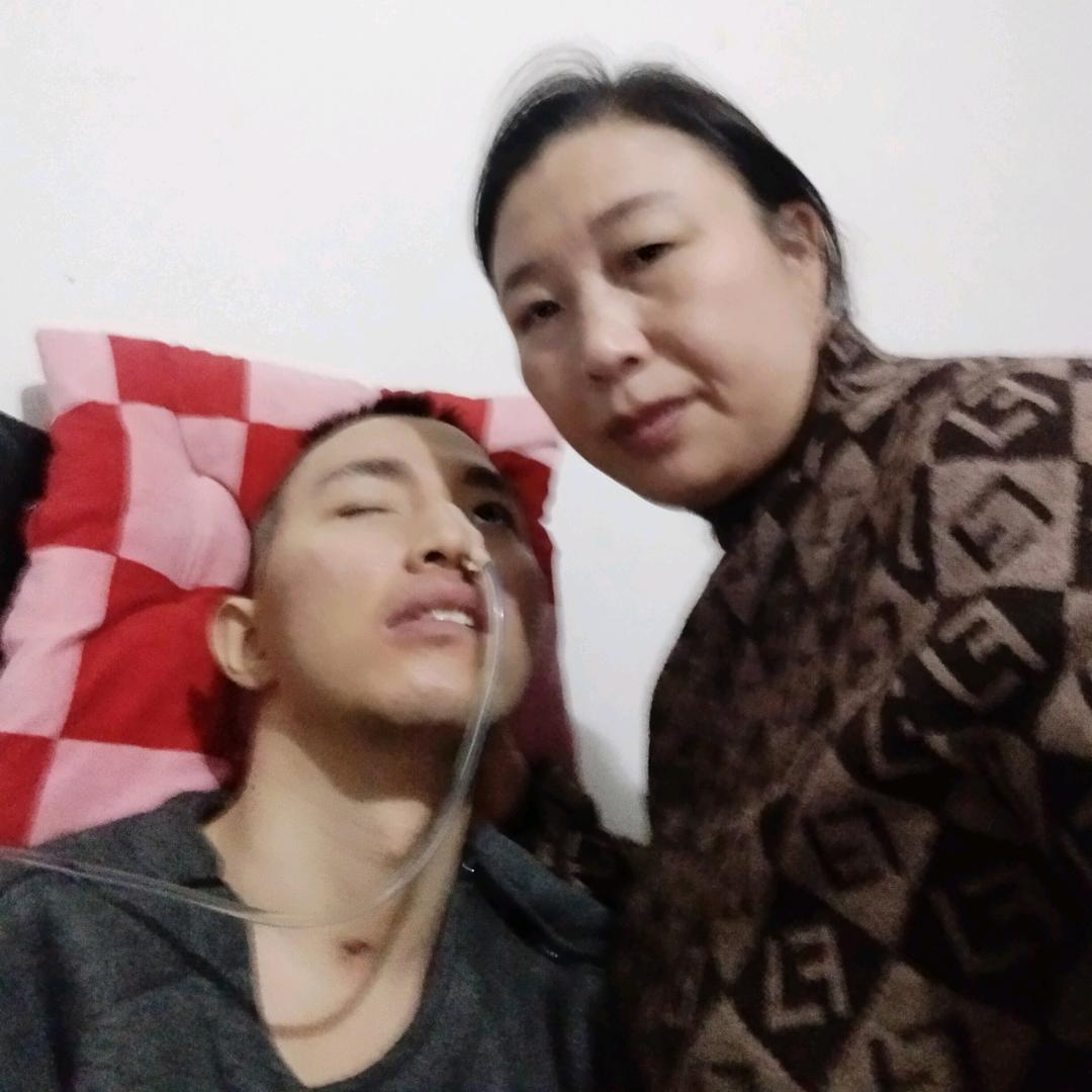 云南泉姐（照顾昏迷儿子）