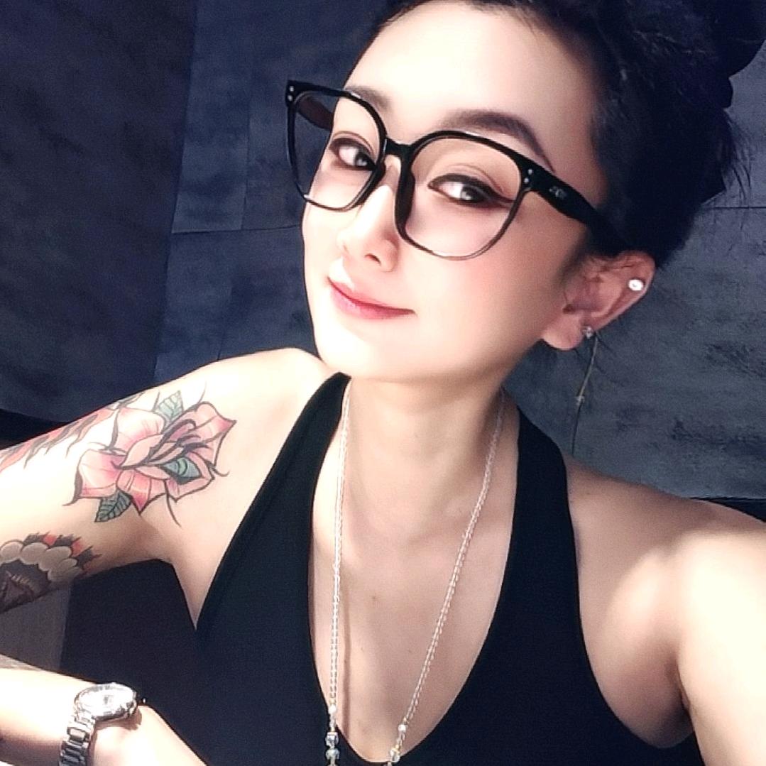 👄丽娜，陈😘