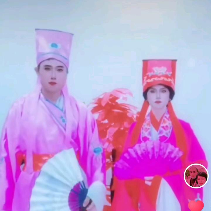 篮色的天空在金谷美食城