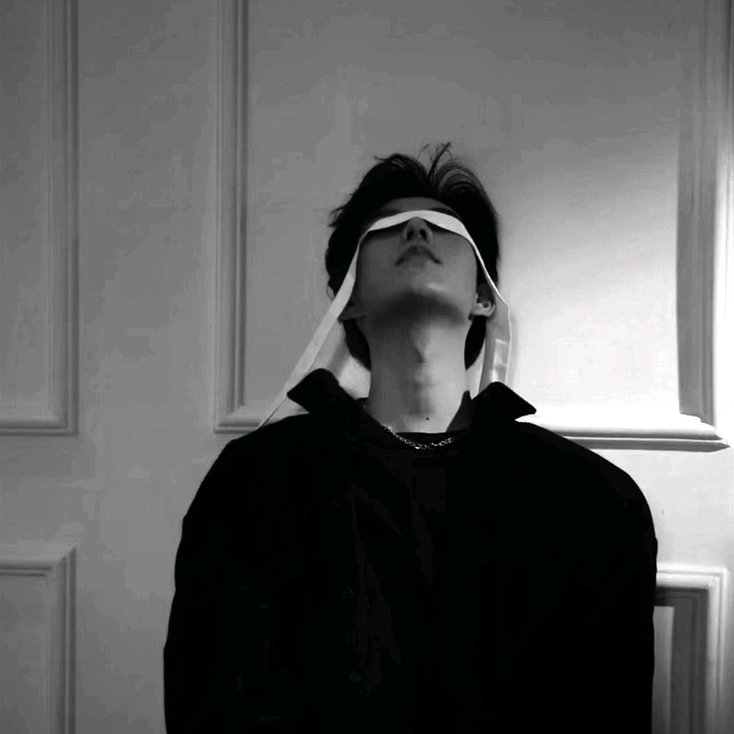 🦋千载难冯头像