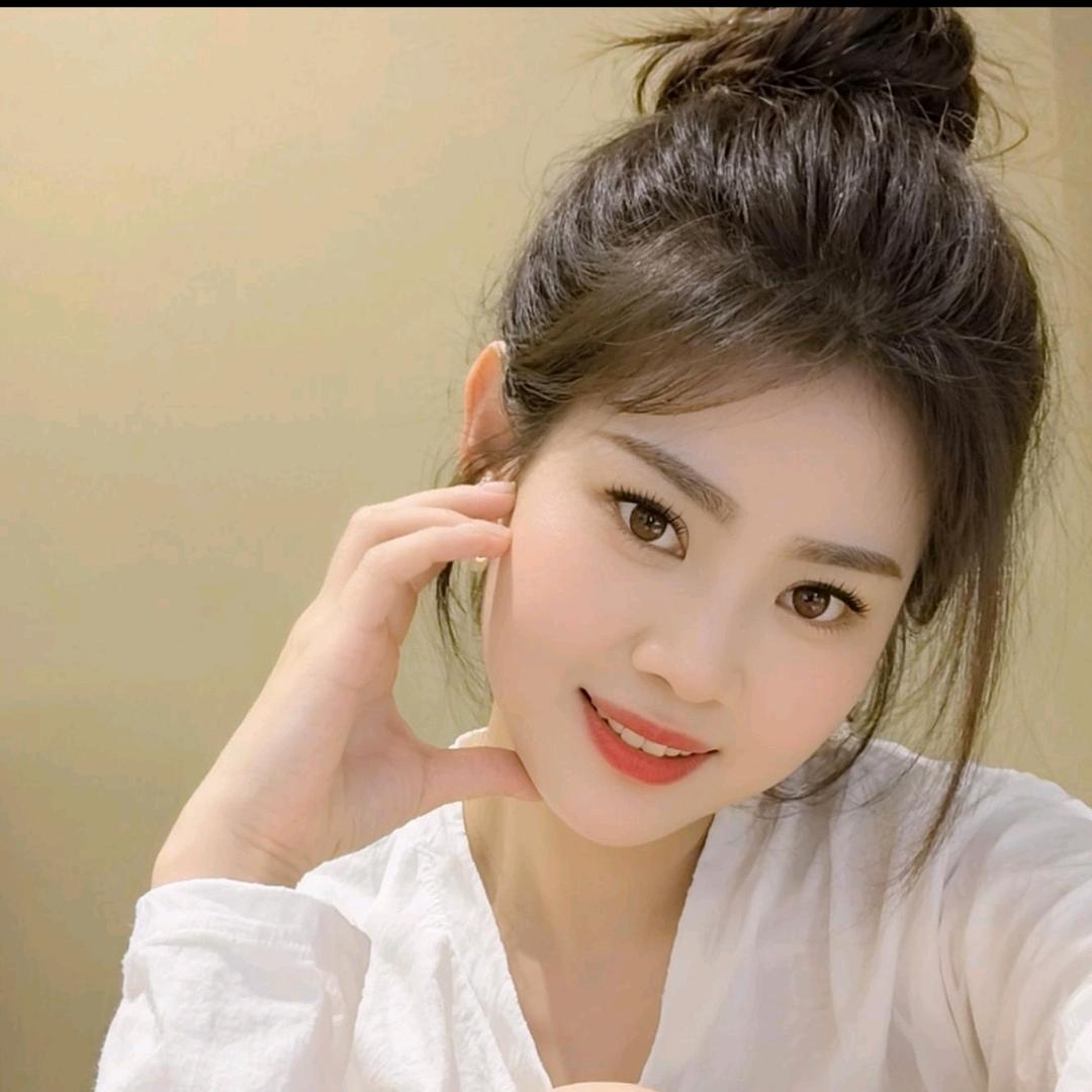在咸宁卖家具的《燕子》姐姐。