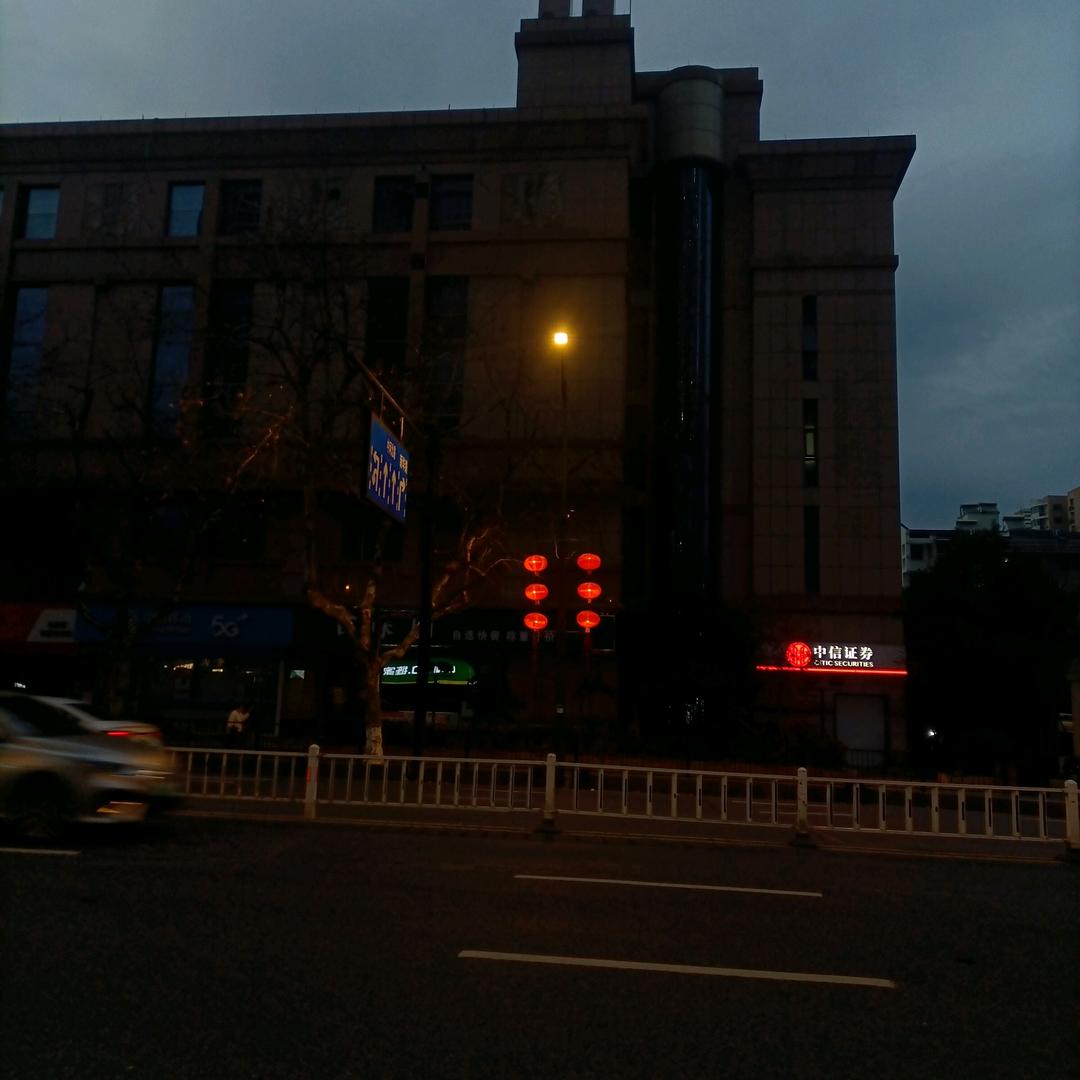 月里见光