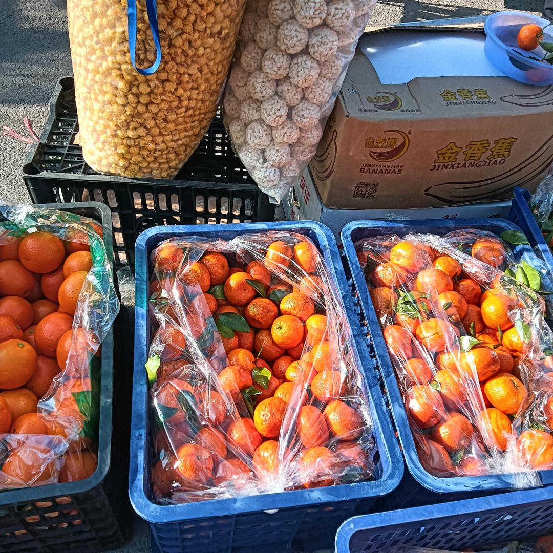 乡村小妹水果摊