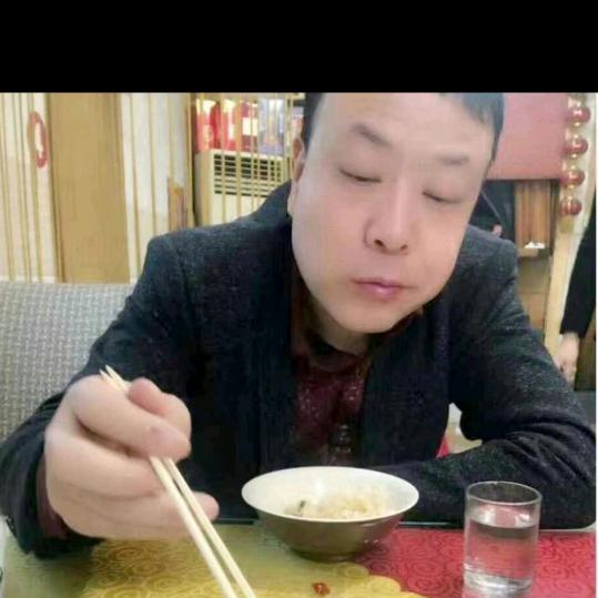 老孙（西装保安）