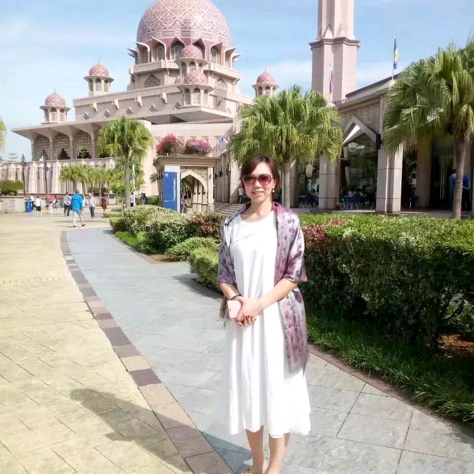 青岛白酒仓老板娘