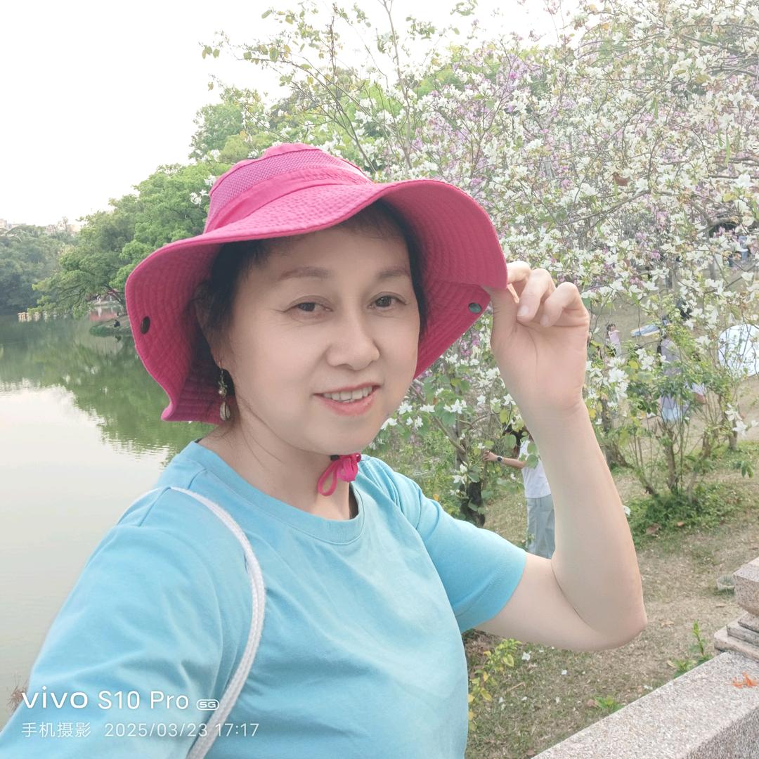 爱摄影的英姐