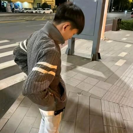 好似一柄暗剑