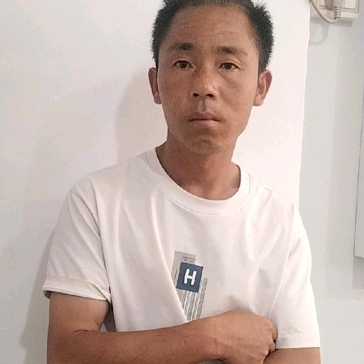 海来阿龙，新作曲的有一首歌叫做感情不要上