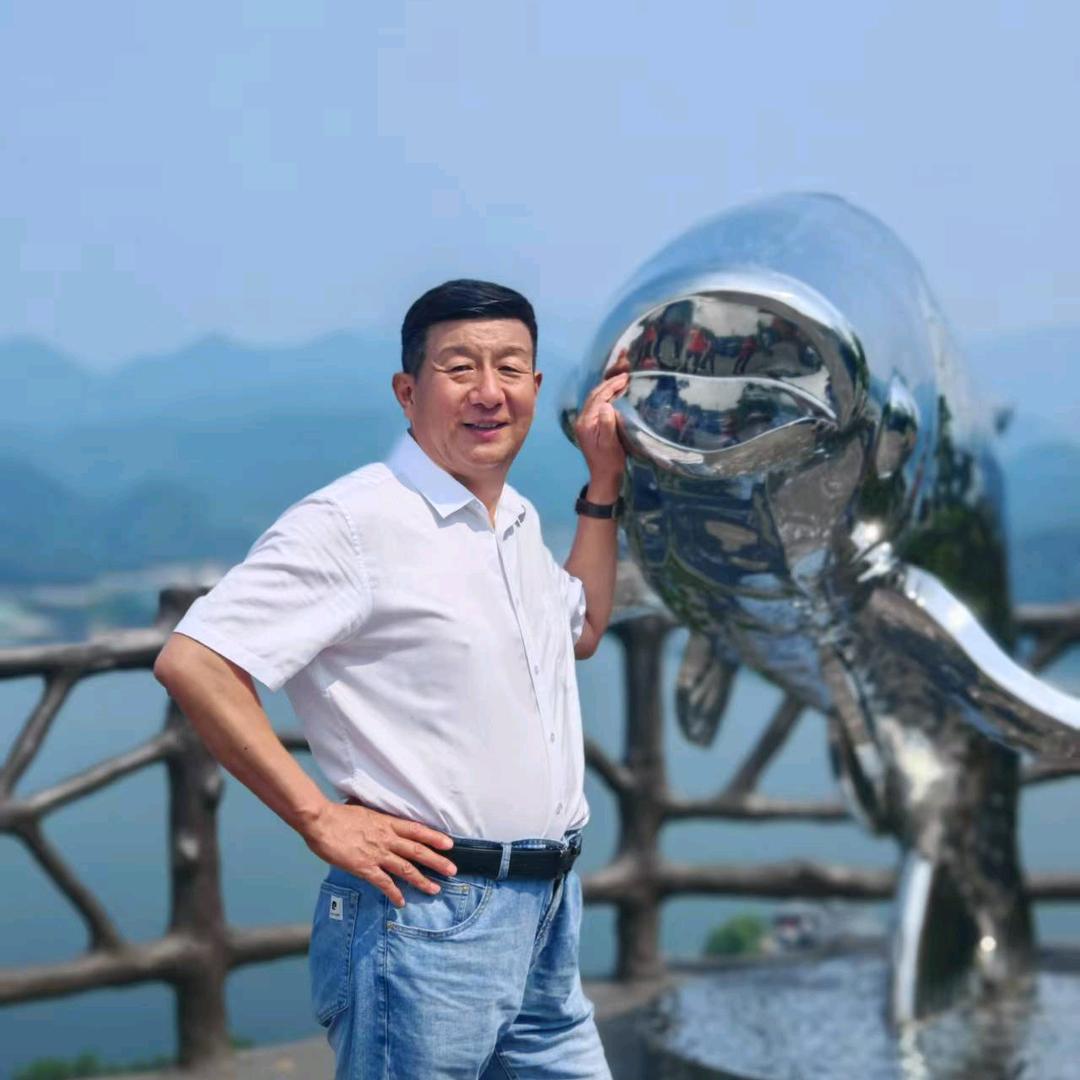 海纳百川，上善若水。