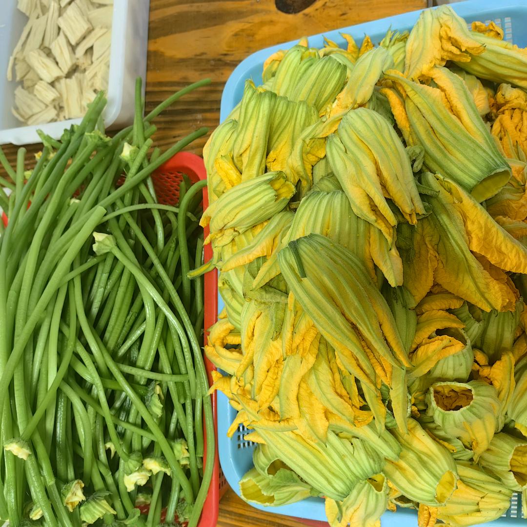 实惠剁肉馆的小姐姐（雪兰）