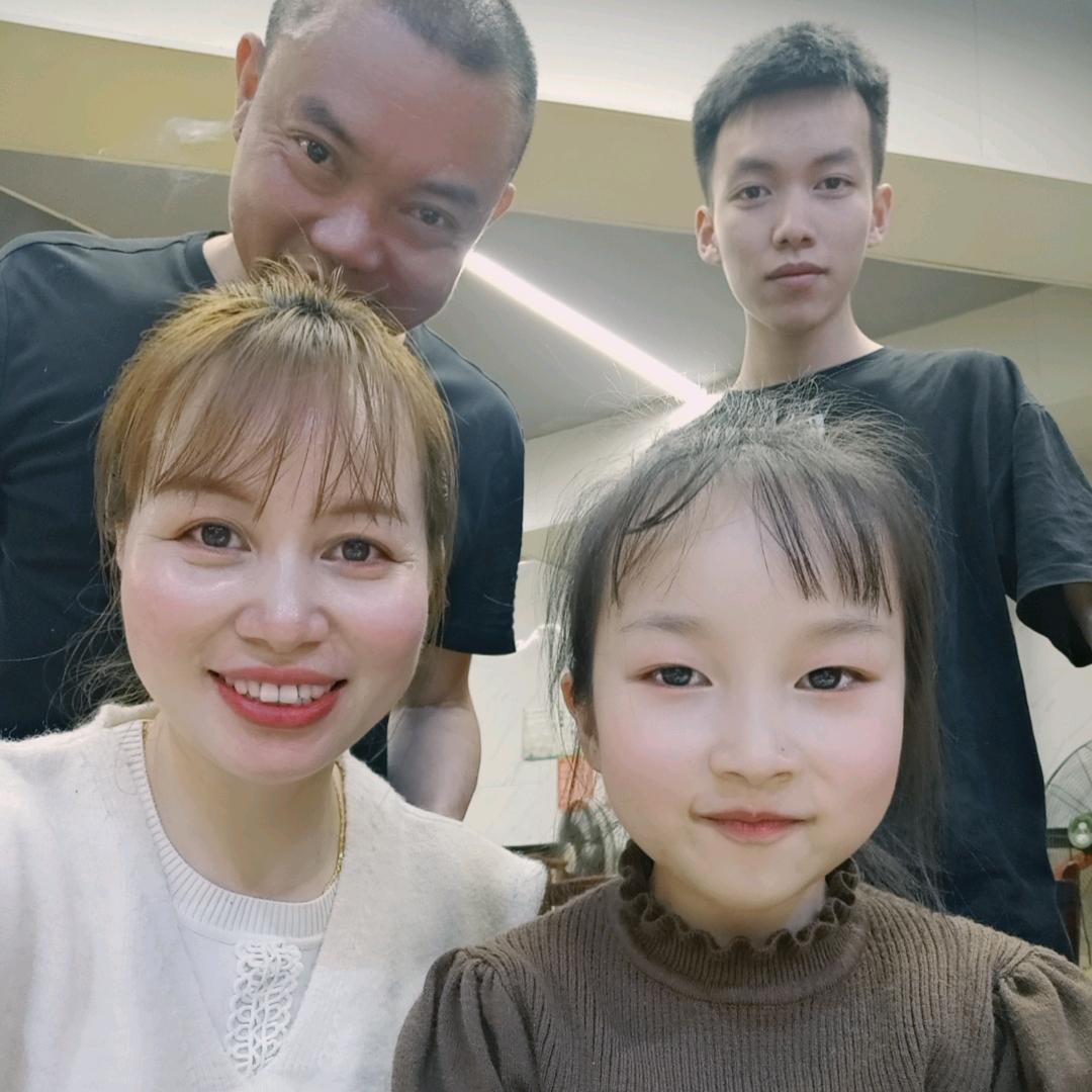 长宁网红桥鱼苗火锅三三