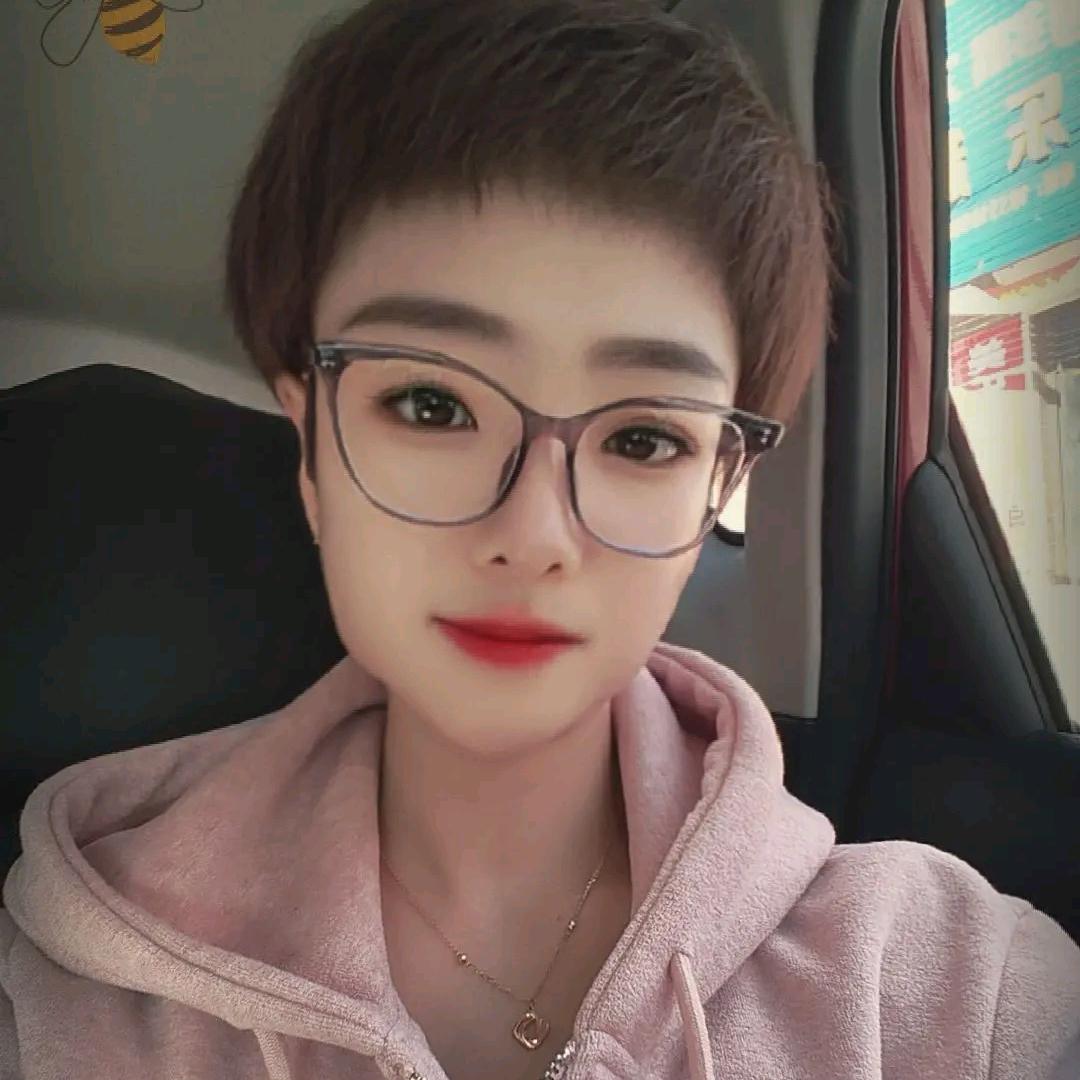 杨笑贵玲珑珠宝