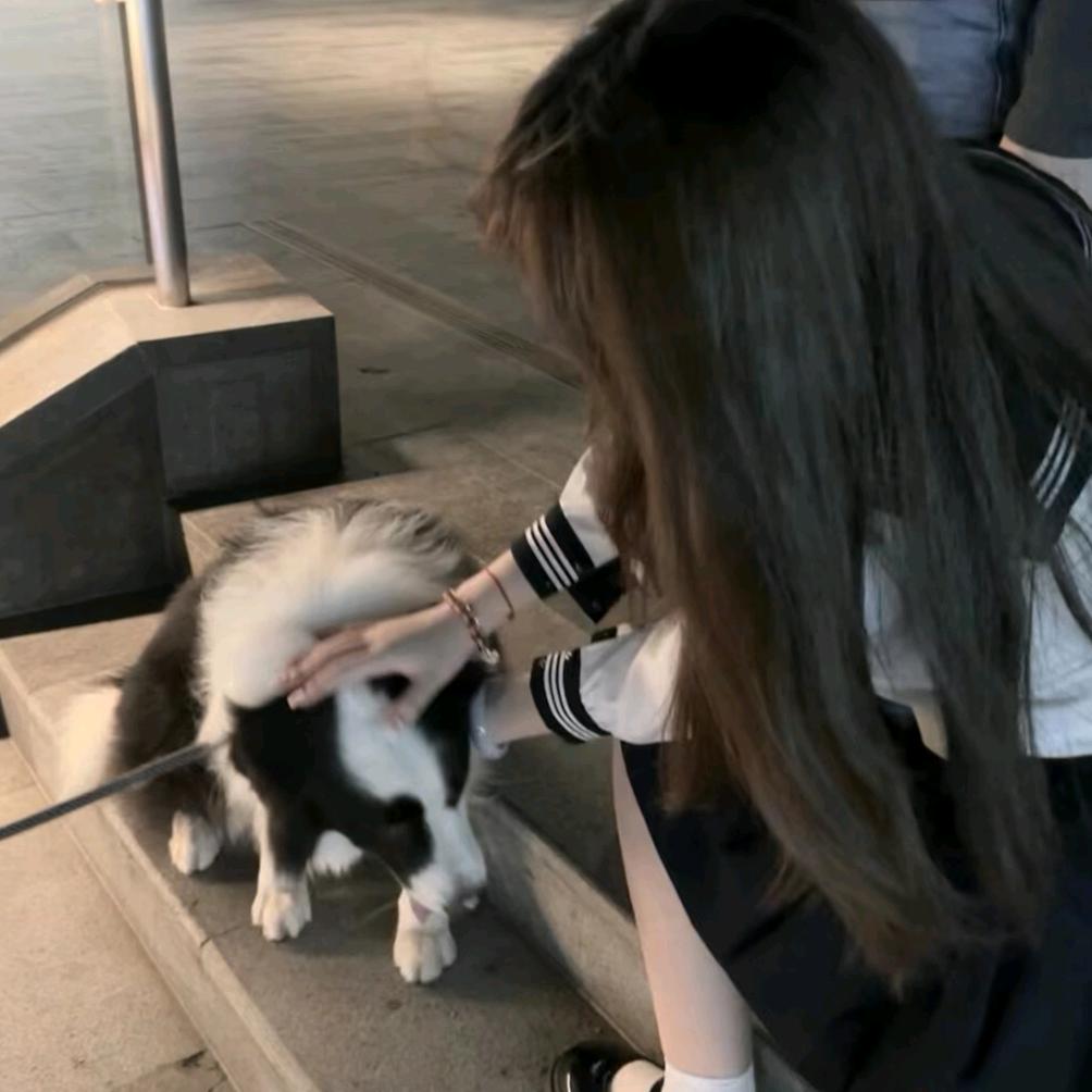 ^小小