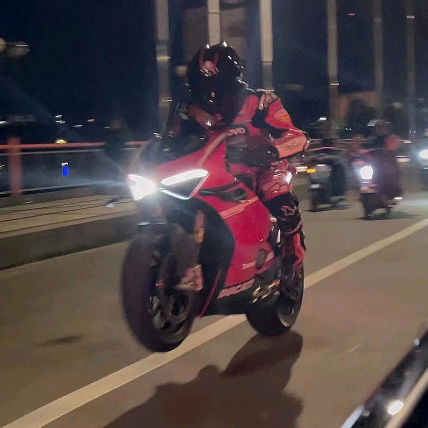 ZombieSir🏍️