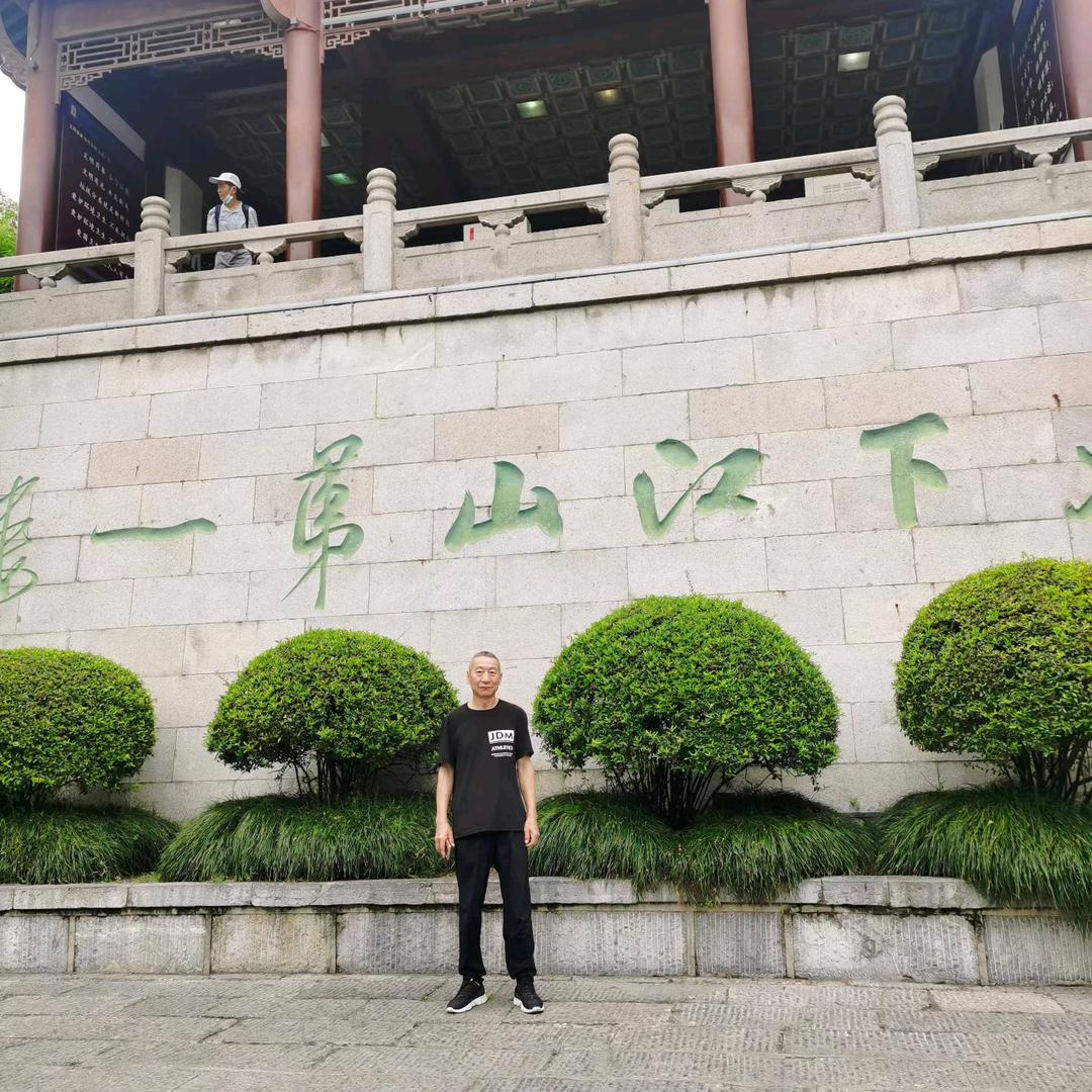 逐梦升辉
