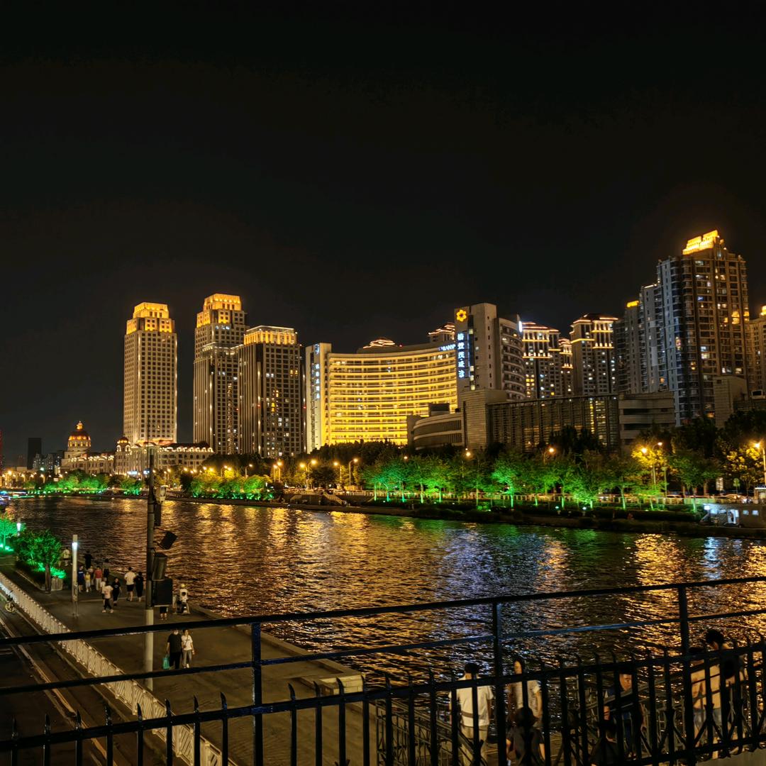 海蓝见鲸