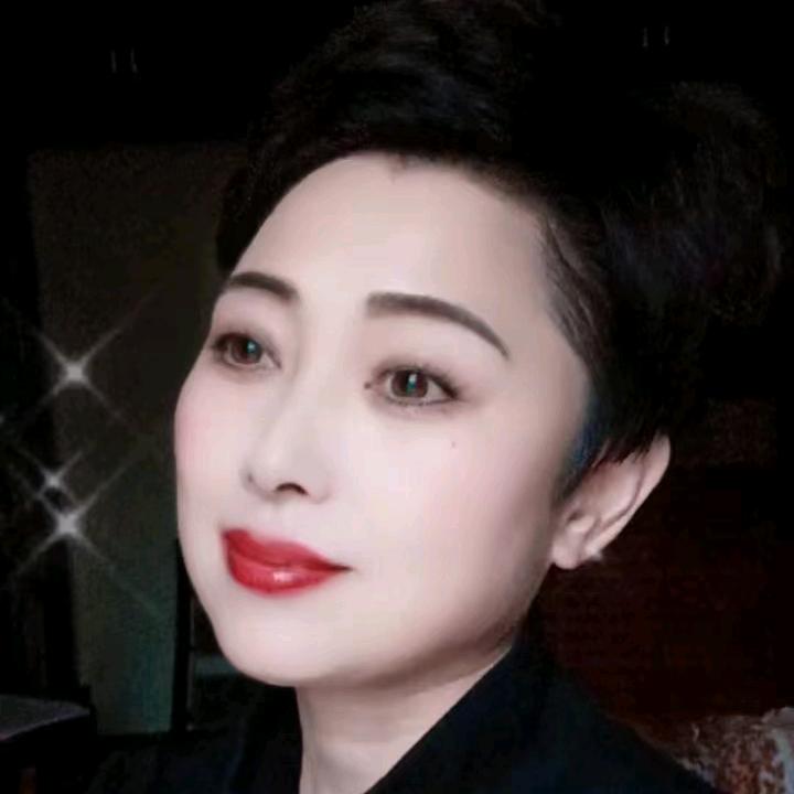 美女9