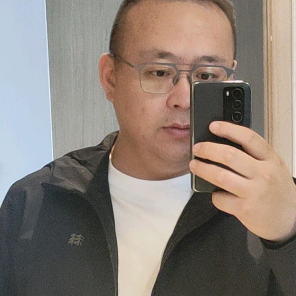 阿龙仨