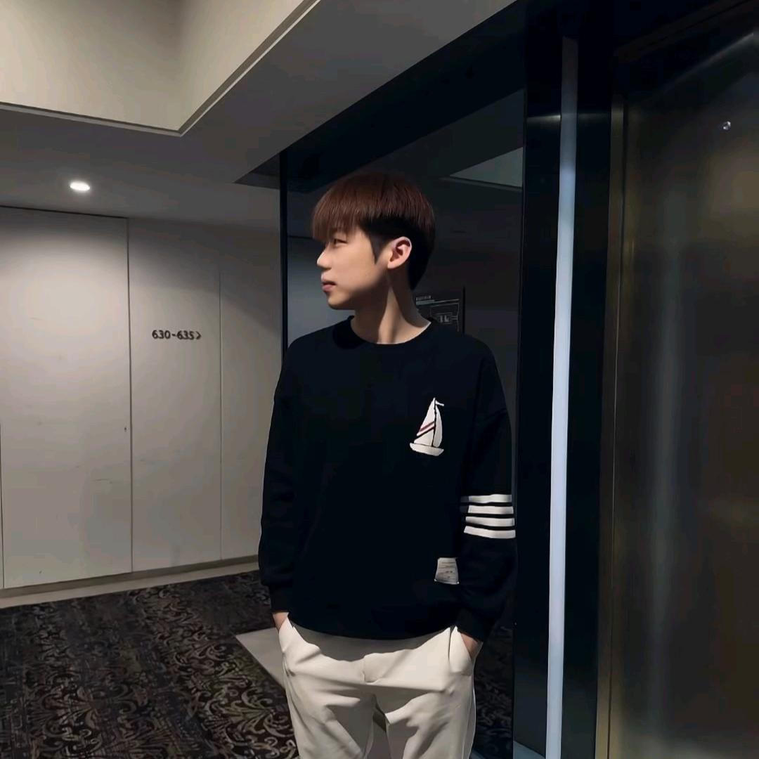 鶴⚜️.
