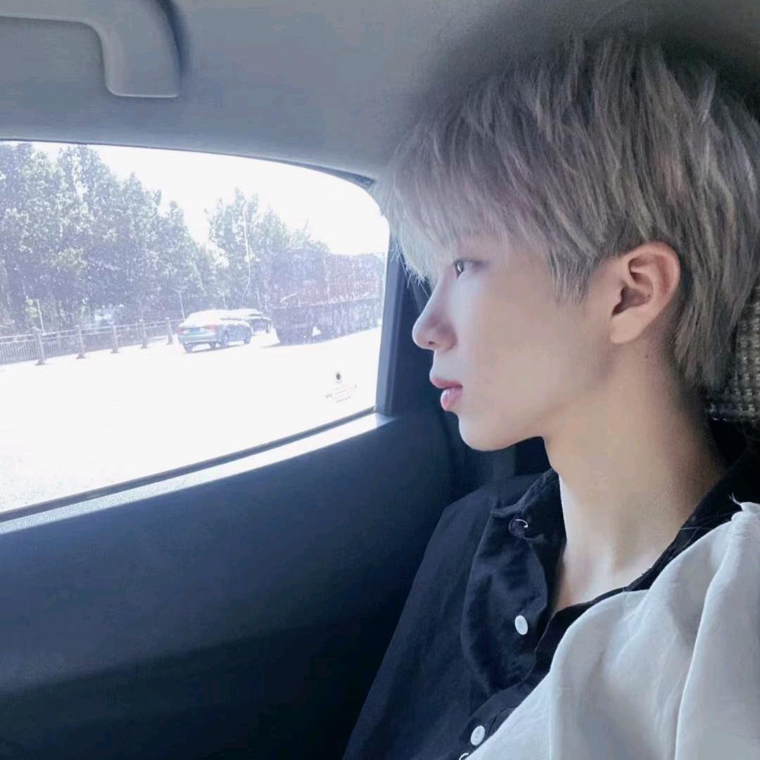 戴着绿帽子带娃