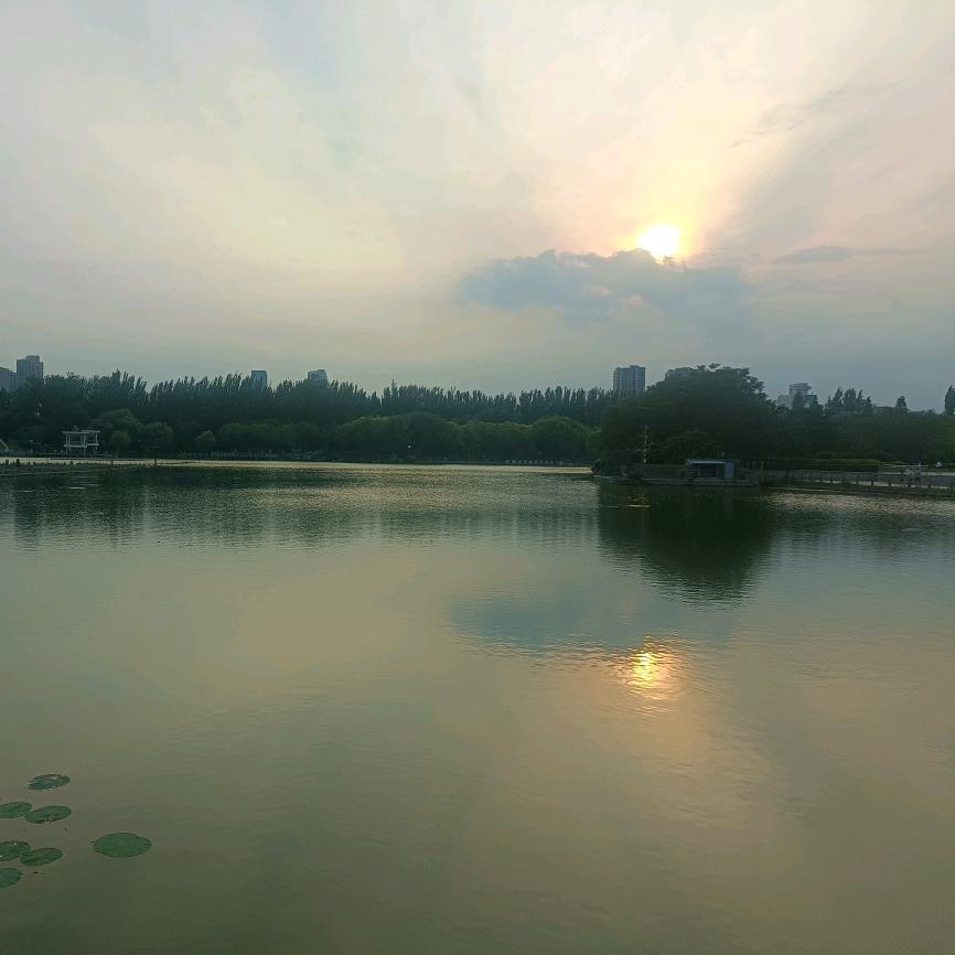 练武术的俩姑凉