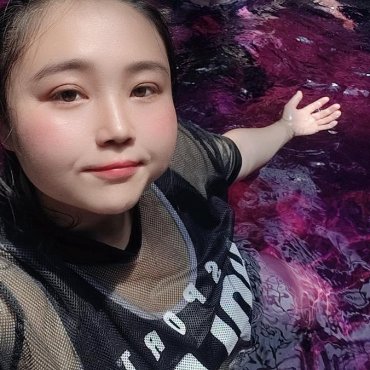 是莉莉吖