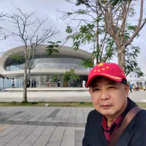 武汉作家星河。