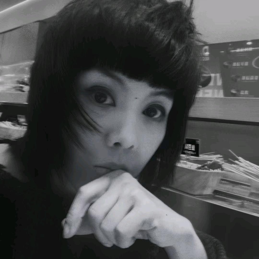 教美术的丁丁校长
