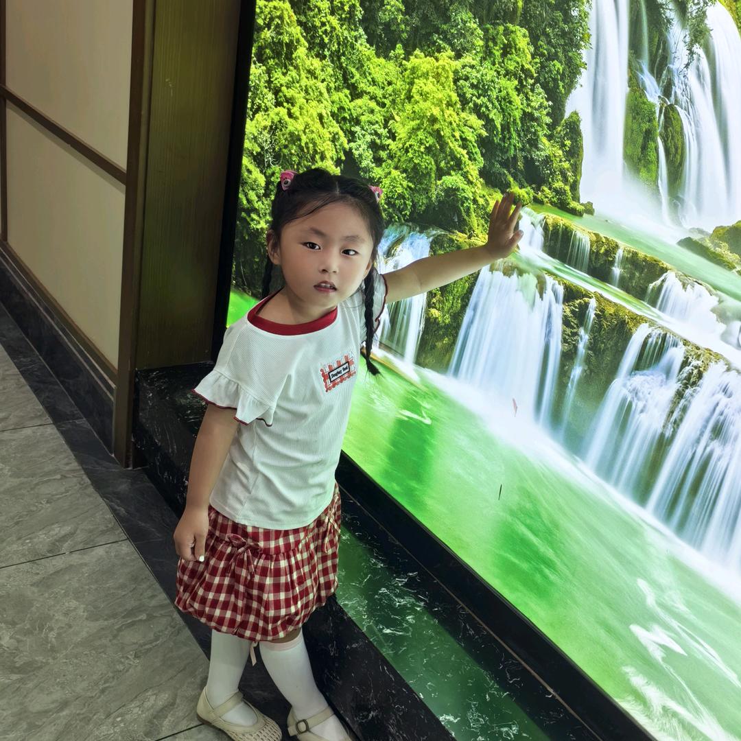 @妞妞宝贝（小乖姐姐）吃吃吃