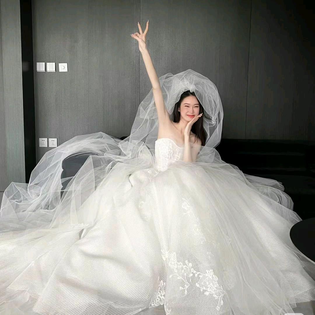 美颂美学婚纱礼服馆