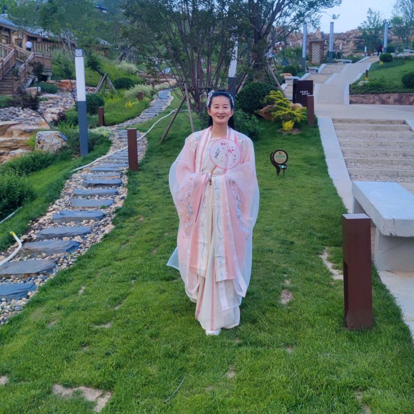 九女仙湖汉韵华服汉服店