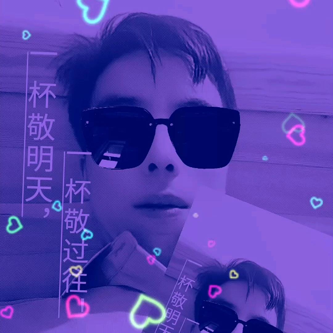 负手望；众山巅