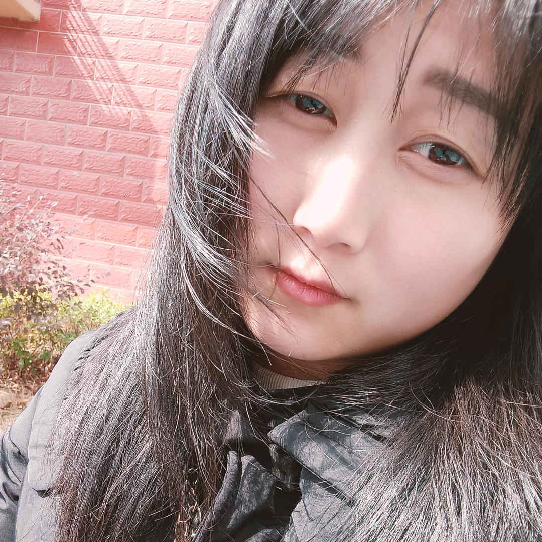 小小何☘️