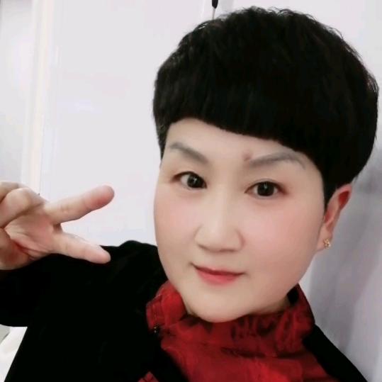 衣~诚服饰－黄姐